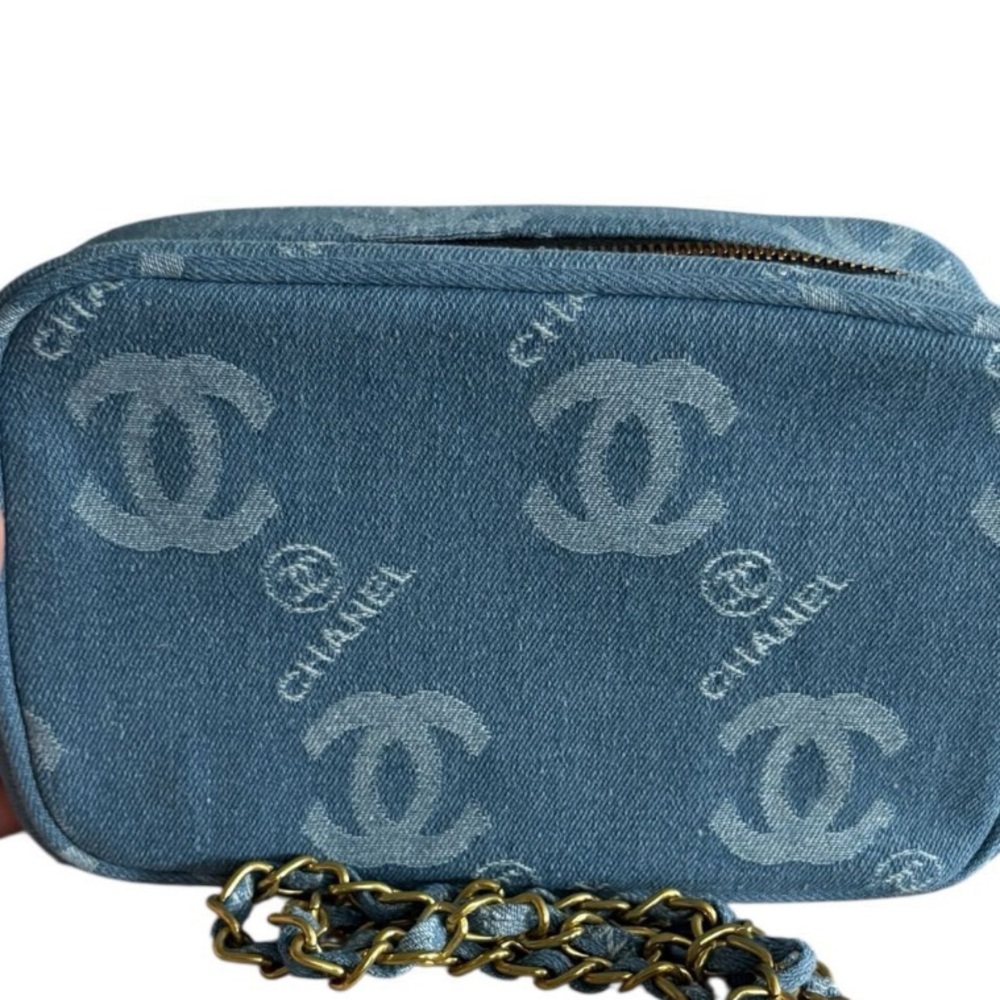CHANEL Denim Blue Shoulder Bag with Gold Chain - GWP item.